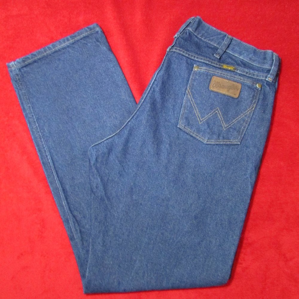 Wrangler Performance COWBOY CUT® Regular Fit in Dark Stone 36 x 32